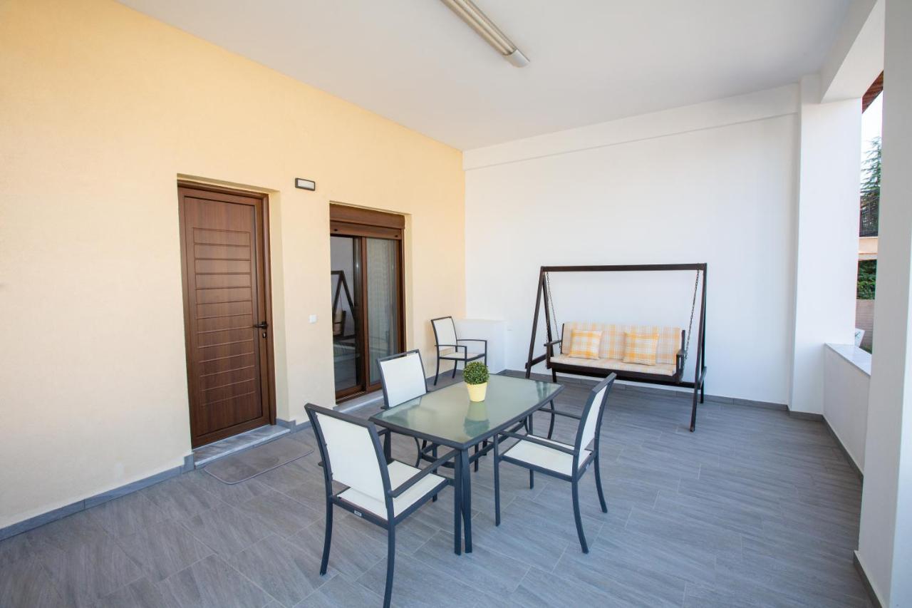 Modern Lake View Apartment อิโออันนินา ภายนอก รูปภาพ